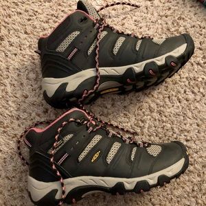 Women’s keen hiking boots